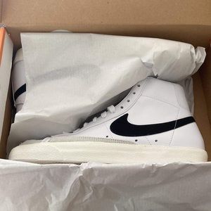 WOMEN'S NIKE BLAZER MID '77 CASUAL SHOES